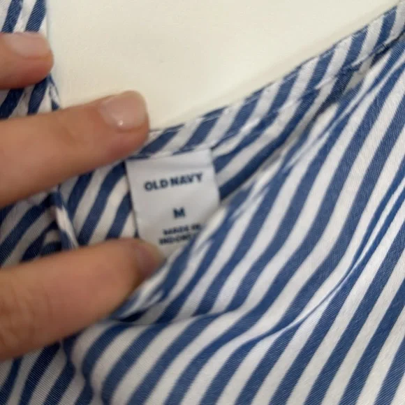 Old Navy Blue and White Striped V-Neck Tank Top Size M - Picture 3 of 3